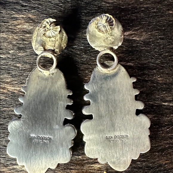 Elegant Black and Sterling Silver Earrings - Picture 3 of 4